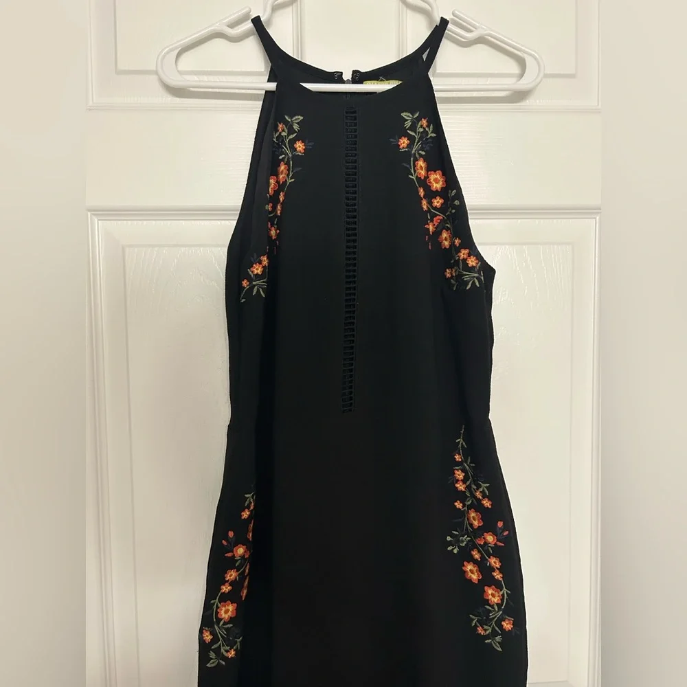 Gianni Bini Floral Embroidered Halter Midi Dress - Picture 4 of 7